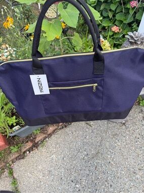 NIZONI Navy and Black Tote with Gold Accent NWT